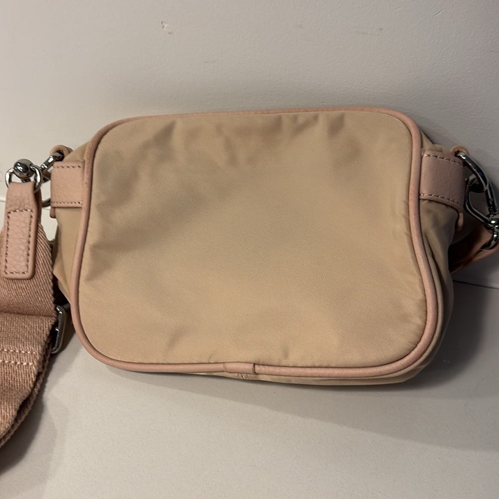 Lululemon Light Pink 2L purse - Picture 3 of 3